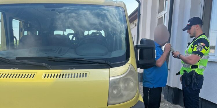 ACȚIUNE A POLIȚIȘTILOR RUTIERI PENTRU VERIFICAREA MICROBUZELOR ȘCOLARE