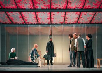 Spectacolul Teatrului Bacovia, Vrăjitoarele din Salem, prezent la Festivalul de Teatru de la Brăila