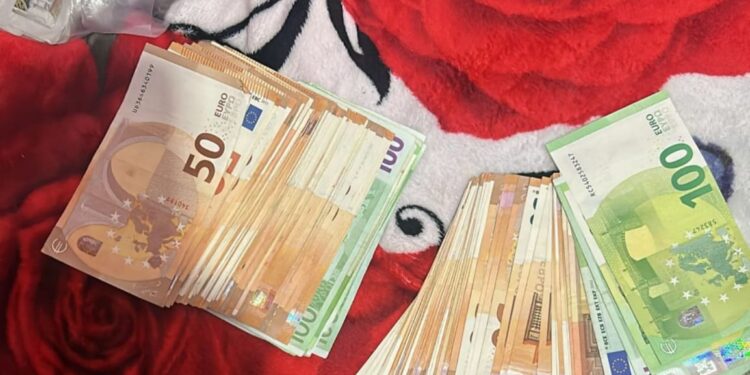 O femeie din Galați a înșelat două persoane prin metoda ”Accidentul”