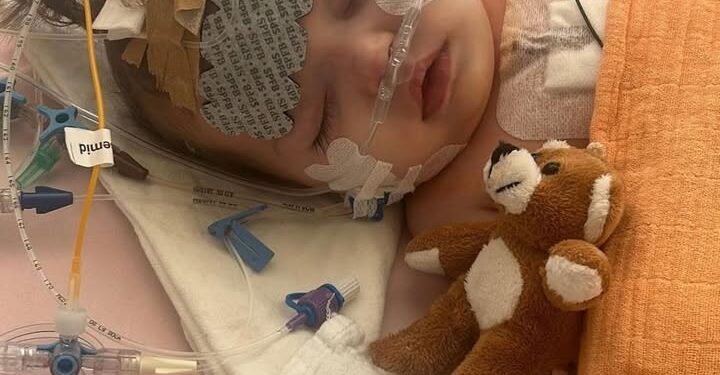 Campanie de strângere de fonduri pentru Ellis-Sara, o fetiță născută în Timișoara cu un defect cardiac extrem de complex