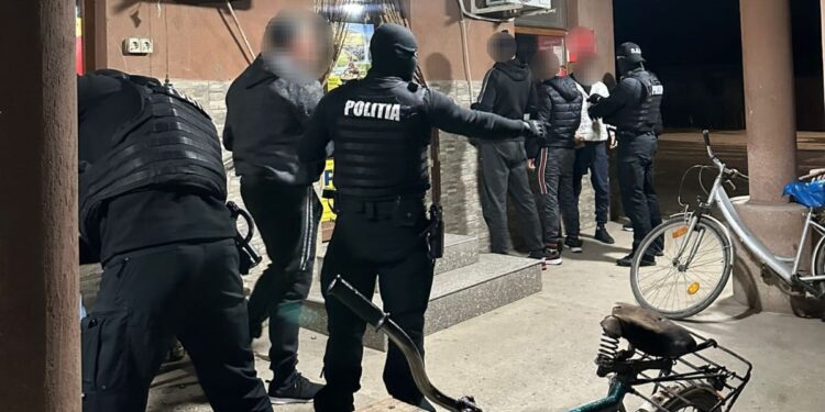 RAZIE A POLIȚIȘTILOR ÎN MEDIUL RURAL