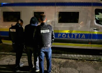 Urmărit internațional, adus în țară de polițiști