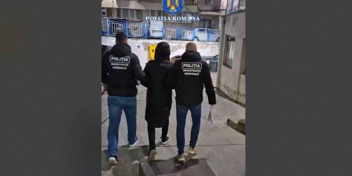 Reținut de polițiști și apoi arestat preventiv pentru tâlhărie calificată