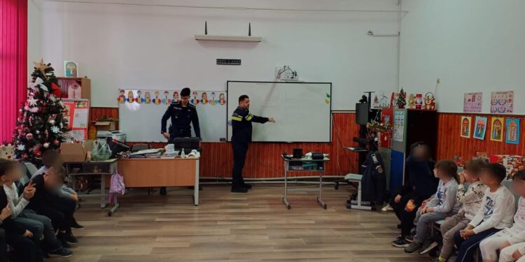 Activități ale polițiștilor în cadrul Programului Național Școala Altfel