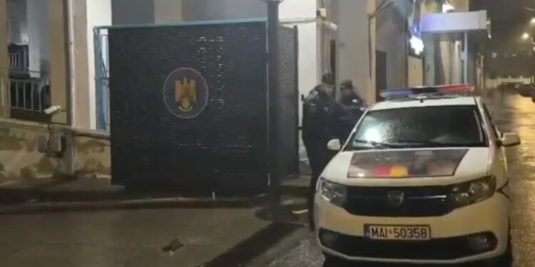 Spray iritant-lacrimogen găsit de polițiști într-un autoturism