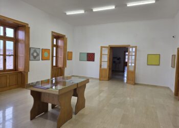 Castelul Nopcsa găzduiește expoziția ”Fereastră spre lume” a artistei Nicoleta Racikovski, crescută la Brăila