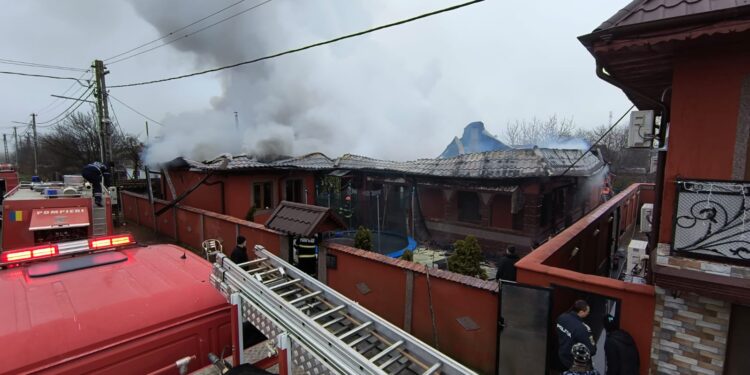 Incendiu la o locuință din comuna Mărașu