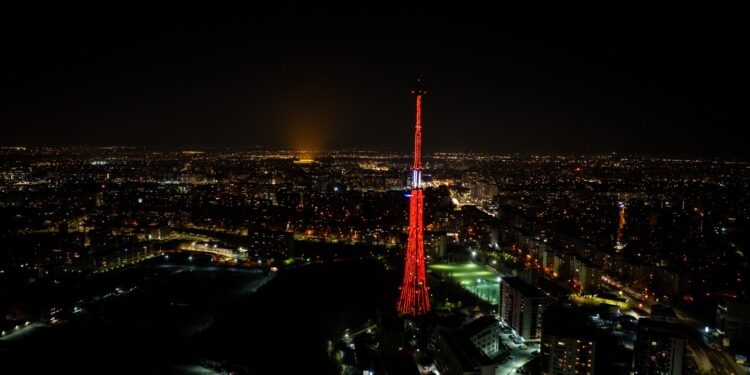 România, iluminată în roșu de Ziua Europeană a Numărului unic de urgență 112
