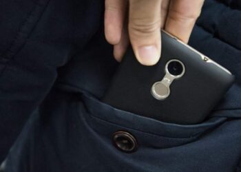 Un tânăr din Brăila, implicat în furtul unui telefon din geaca unei femei, în Gara Buzău