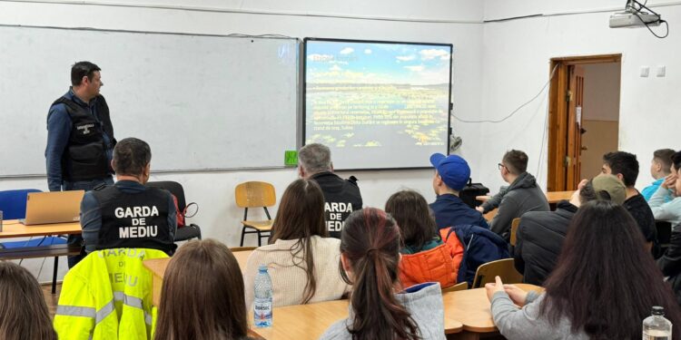 Activitate instructiv-educativă dedicată protejării pădurilor desfășurată de comisarii Gărzii de Mediu Brăila