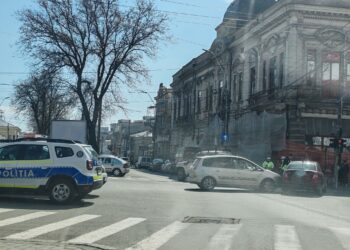 Accident pe B-dul Cuza la intersecția cu strada Mihai Eminescu