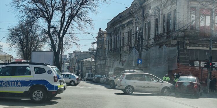 Accident pe B-dul Cuza la intersecția cu strada Mihai Eminescu