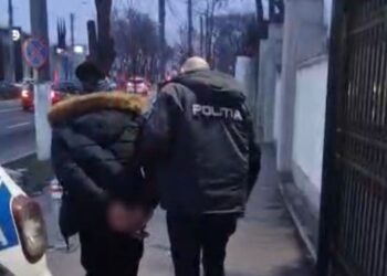 Bărbat condamnat pentru furt calificat săltat de la domiciliu de polițiști
