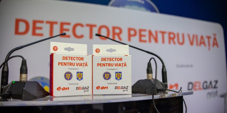 Prevenția salvează vieți: încă 10.000 de detectoare de fum și CO ajung la familiile din România