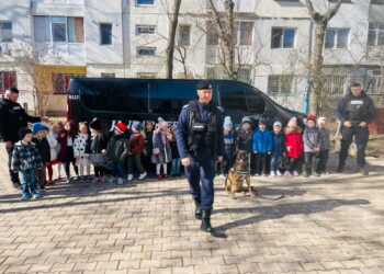 Jandarmii brăileni alături de copiii de la Grădinița cu Program Prelungit nr. 48 „Luceafărul”