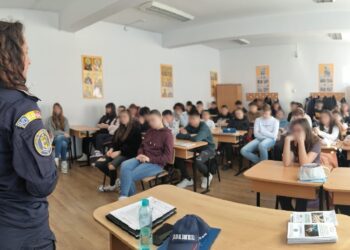 Lecție despre siguranță pentru elevii Școlii „Ecaterina Teodoroiu”