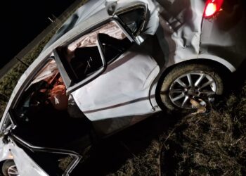 Doi minori au ajuns la spital după ce mașina în care se aflau s-a răsturnat