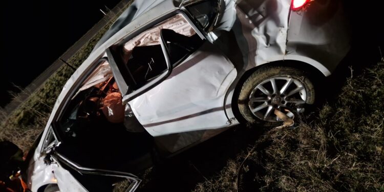 Doi minori au ajuns la spital după ce mașina în care se aflau s-a răsturnat