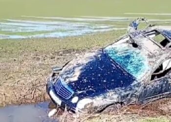 Un șofer s-a răsturnat cu mașina pe DJ 212, între localitățile Spiru Haret și Cuza Vodă