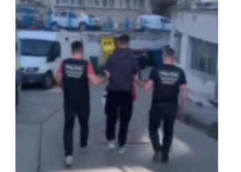 ARESTAT DE POLIȚIȘTI PENTRU TÂLHĂRIE CALIFICATĂ