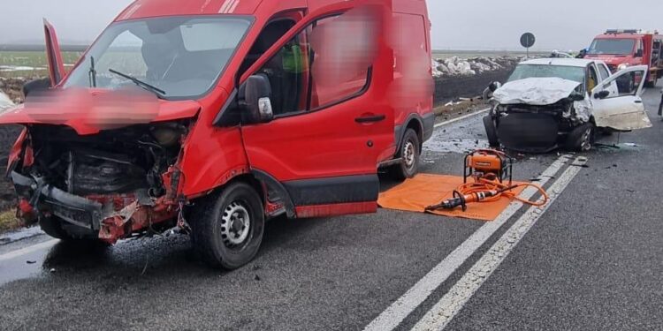 Accident cu două persoane rănite pe DN2B, între localitățile Urleasca și Silistraru