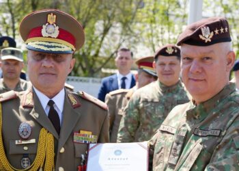 Generalul de brigadă Sorin Călin a trecut în rezervă și a predat Drapelul de luptă și comanda brigăzii, colonelului Silviu-Iulian Gimiga, locțiitorul comandantului