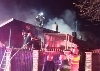 Un incendiu în noaptea de Înviere a distrus două locuințe de pe strada Praporgescu