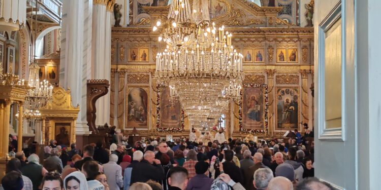 Galerie foto+video: Pelerinaj la Izvorul Tămăduirii de la Biserica Greacă din Brăila