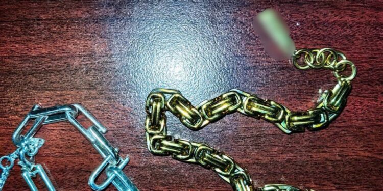 Bărbat cercetat pentru furt, depistat în flagrant delict de către polițiști