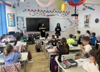 Educație pentru siguranță cu elevi de la Școala Gimnazială Mihai Eminescu și Liceul de Arte ”Hariclea Darclee”