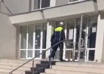 Arest la domiciliu pentru o tânără de 21 de ani care a condus fără permis pe drumurile publice