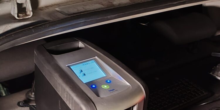 Șofer din Galați, depistat pozitiv la testarea cu aparatul drugtest, la trecerea la nivel cu calea ferată de pe strada Anton Pann, din municipiul Brăila