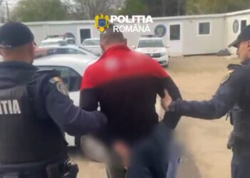 Reținut de polițiști și apoi cercetat sub control judiciar pentru distrugerea autospecialei poliței