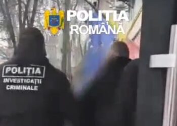 Reținuți de polițiști, cercetați sub control judiciar pentru infracțiuni de lovire sau alte violențe