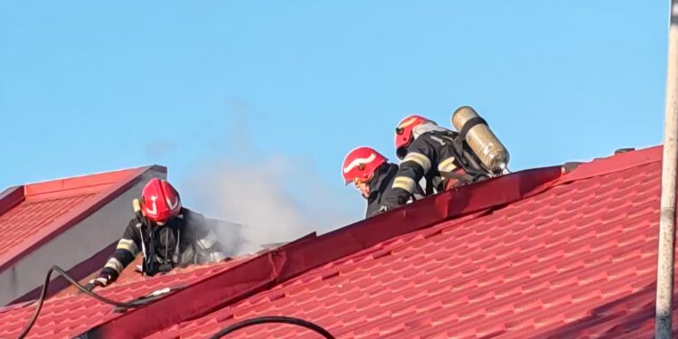 Incendiu în dimineața zilei de 1 mai la două case de pe strada Theodor Aman