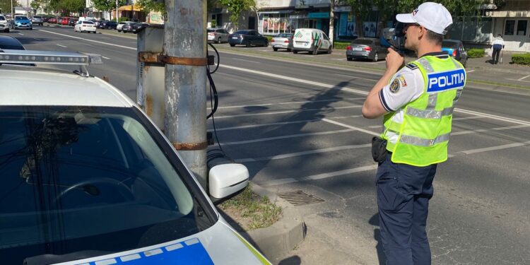 Polițiștii au aplicat duminică după amiază 53 de sancțiuni pentru depășirea regimului legal de viteză