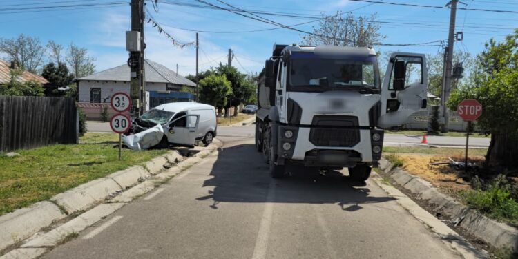 Accident cu o persoană rănită în comuna Romanu