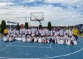 Baschet jucat cu bucurie în parcarea Braila Mall