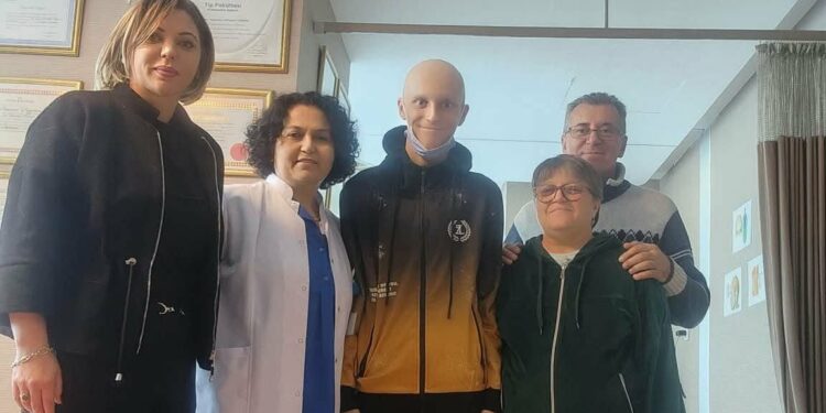 Apel la solidaritate pentru Bogdan Biță, adolescentul care a învins cancerul în copilărie