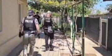 Percheziție domiciliară la Însurăței, în urma cărora au fost conduse la sediul poliției trei persoane bănuite de comiterea mai multor fapte