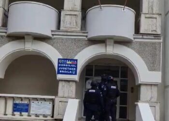 Cercetări într-o cauză penală ce vizează suspiciuni privind săvârșirea unor infracțiuni de abuz în serviciu