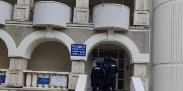 Cercetări într-o cauză penală ce vizează suspiciuni privind săvârșirea unor infracțiuni de abuz în serviciu