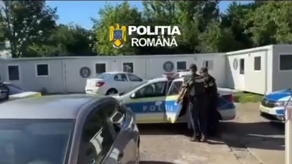 REȚINUȚI DE POLIȚIȘTI ȘI ARESTAȚI PENTRU LOVIREA SAU ALTE VIOLENȚE