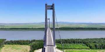 Lucrări de întreținere pe Podul Suspendat peste Dunăre