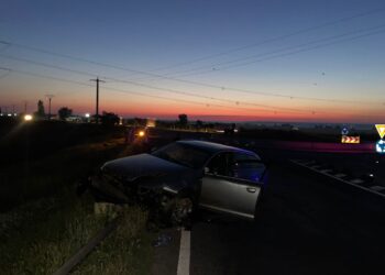 Minor fără permis, la volanul unui autoturism furat, implicat în producerea unui accident rutier