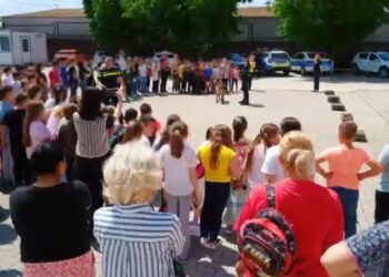 Polițiștii alături de elevi pentru un mediu școlar sigur, în comuna Gropeni