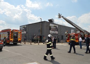 Video: Incendiu la supermarketul Kaufland de pe bld. Dorobanților