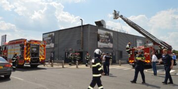 Video: Incendiu la supermarketul Kaufland de pe bld. Dorobanților