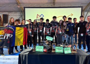 Sprijin pentru crearea unui nou robot de către campionii mondiali de la „Murgoci”. Nimic despre premierea elevilor care au compus echipa Velocity