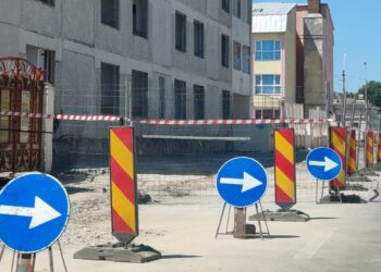 După trei ani și jumătate de birocrație, Corpul B al Liceului de Arte „Hariclea Darclée” este demolat „prin ronțăire”